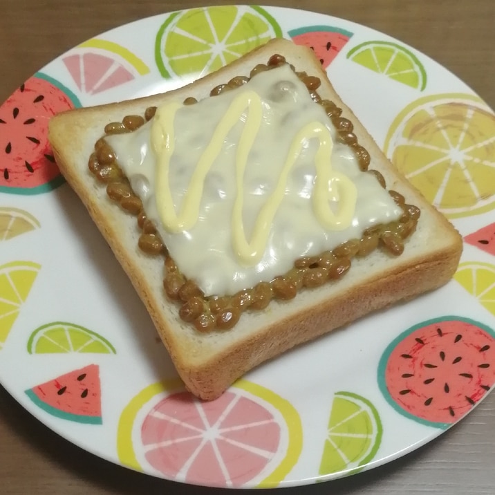 カレー納豆トースト